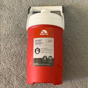 Igloo sport 1/2 gallon beverage cooler